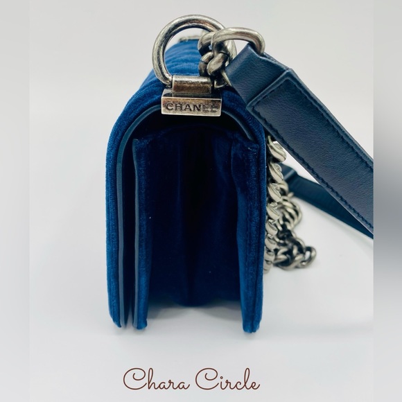 ⭐️SOLD⭐️Chanel Boy Flap Bag Quilted Velvet Small - Picture 4 of 15